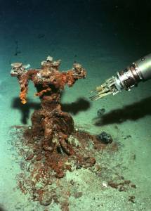 Objet du Titanic et pince du sous-marin russe Mir © PP Shirshov Institute of Oceanology