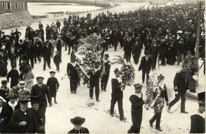 Cérémonie funéraire à Cherbourg suite au naufrage du "Vendémiaire" le 8 juin 1912 © Bibliothèque Jacques Prévert/Ville de Cherbourg-en-Cotentin