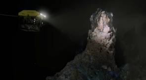 Immersion virtuelle sur la cheminée hydrothermale Tour Eiffel située sur le site de Lucky Strike © Ifremer
