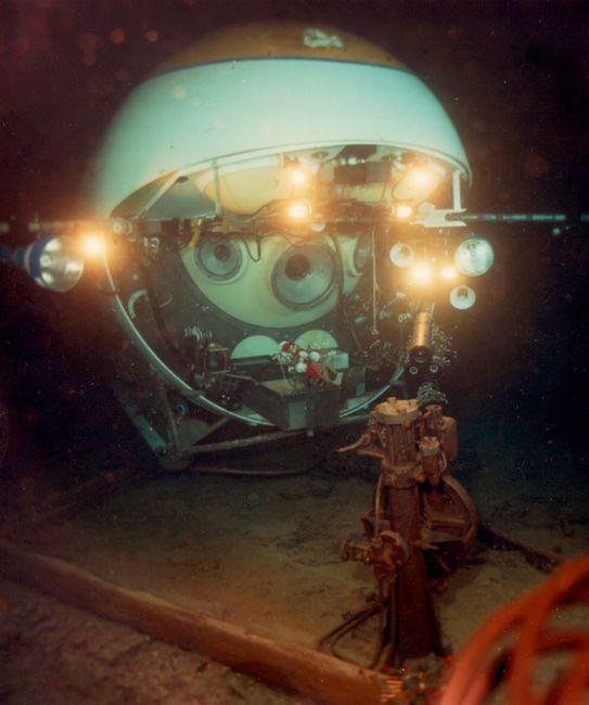 Le sous-marin Mir lors d'une plongée sur l'épave du Titanic © Botanical Press/Paul T. Isley III 2009